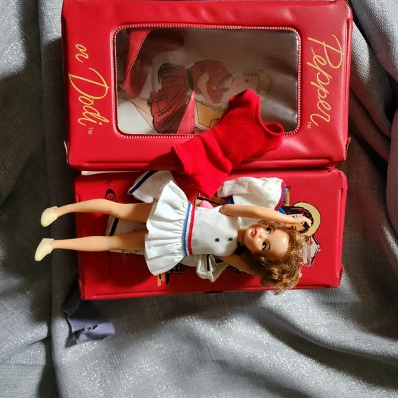 VTG IDEAL PEPPER DOLL + STUDENT DOLL CASE ACCESSORIES